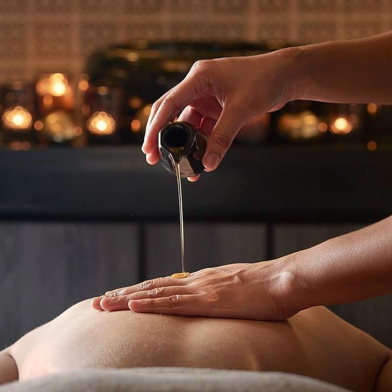 Relaxing hot oil massage in Gulshan at Queen Spa BD Dhaka
