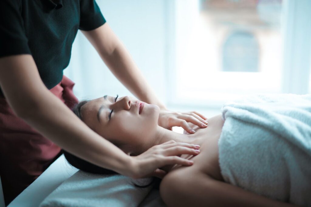 Relaxing full body massage in Gulshan at Queen Spa BD Dhaka