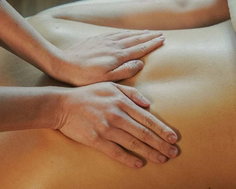 Professional therapist performing a Swedish massage in Gulshan 2